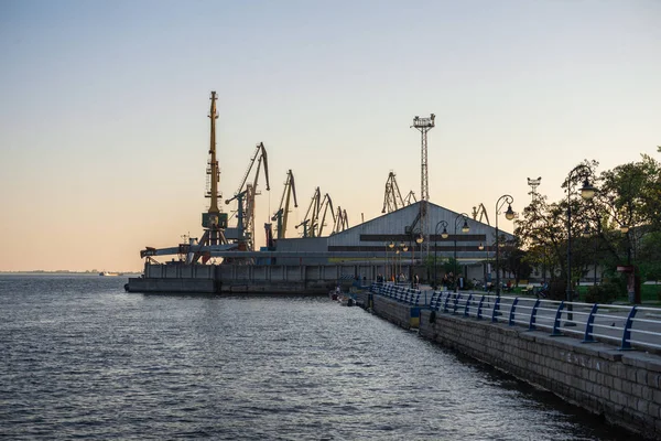 Kherson'daki liman manzarası