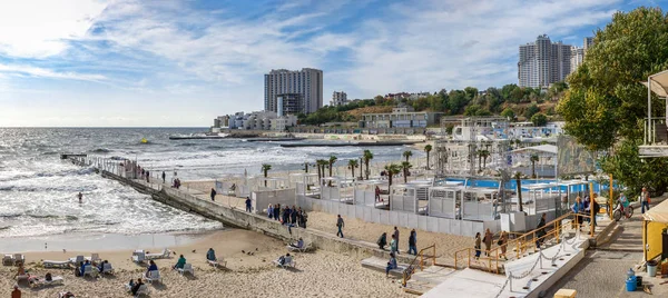 Autumn on the beach in the resort of Arcadia in Odessa — Stock Photo, Image