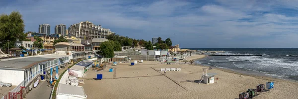Otoño en la playa en el resort de Arcadia en Odessa — Foto de Stock