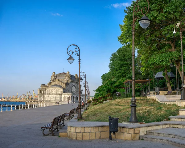 Embankment en la ciudad de Constanta, Rumania — Foto de Stock