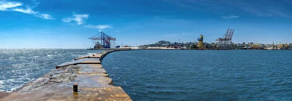 Vuurtoren Bij Ingang Van Haven Van Odessa Zeehaven Een Zonnige — Stockfoto