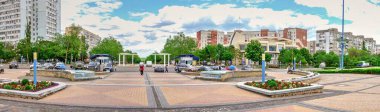 Yuzhne, Ukrayna 05.23.2020. Ukrayna 'daki Yuzhne şehri. Bir bahar gününde panoramik manzara