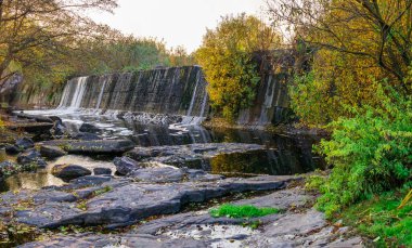 Buky Canyon ve Hirskyi Tikych nehri, sonbaharda Ukrayna 'nın doğal harikalarından biridir.