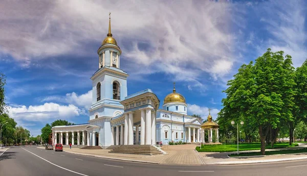 Izmail Ukraine 2020 在阳光明媚的夏日 乌克兰伊兹梅尔的波克罗夫斯基大教堂 — 图库照片