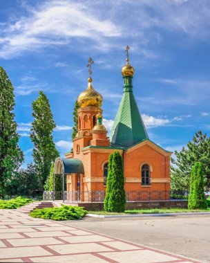 İzmail, Ukrayna 06.07.2020. Aziz Niklas Kilisesi İzmail, Ukrayna 'da Tuna Nehri' nin kıyısında güneşli bir yaz gününde.