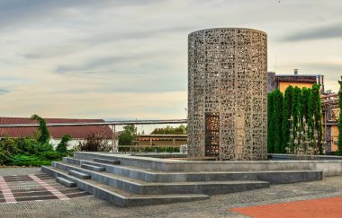 Shabo, Ukrayna 09.29.2019. Shabo Şaraphanesi, Odessa Bölgesi, Ukrayna 'da şarap ikonu sembolleri bulunan ışık ve müzik çeşmesi