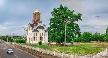 Bila Tserkva, Ukrayna 06.20.2020. Georgiyivska ya da Ukrayna 'nın Bila Tserkva kentindeki Heorhiyivska Kilisesi, bulutlu bir yaz gününde