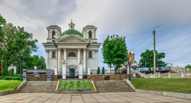 Bila Tserkva, Ukrayna 06.20.2020. Ukrayna 'nın Bila Tserkva kentindeki Aziz İvan Kilisesi, bulutlu bir yaz gününde