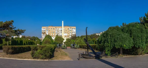 Chernomorsk Ucrânia 2020 Obelisco Glória Cidade Chernomorsk Uma Manhã Ensolarada — Fotografia de Stock