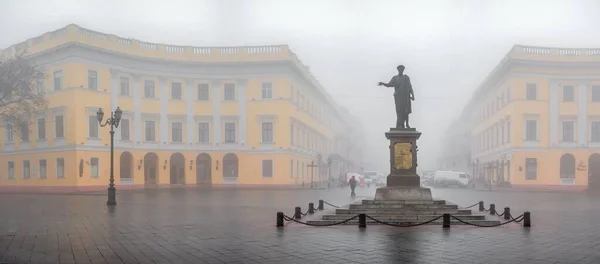 Odessa Ukrajina 2019 Památník Vévody Richelieua Oděse Ukrajině Zamlžený Podzimní — Stock fotografie