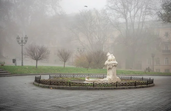 Odessa Ukrajina 2019 Socha Náměstí Teatralnaya Oděse Ukrajina Mlhavého Podzimního — Stock fotografie