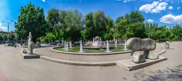 Zaporozhye Ucrania 2020 Fuente Vida Zaporozhye Ucrania Una Soleada Mañana — Foto de Stock