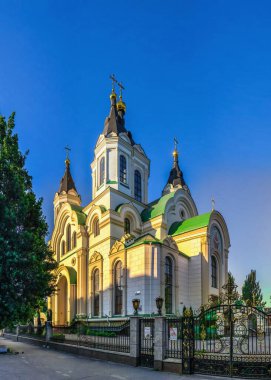 Zaporozhye, Ukrayna 07.21.2020. Ukrayna, Zaporozhye 'deki Kutsal Koruma Katedrali güneşli bir yaz sabahında