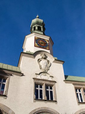 Regensburg, Almanya - 03 Mart 2017: Tarihi şehrin cepheleri ve sarayları.