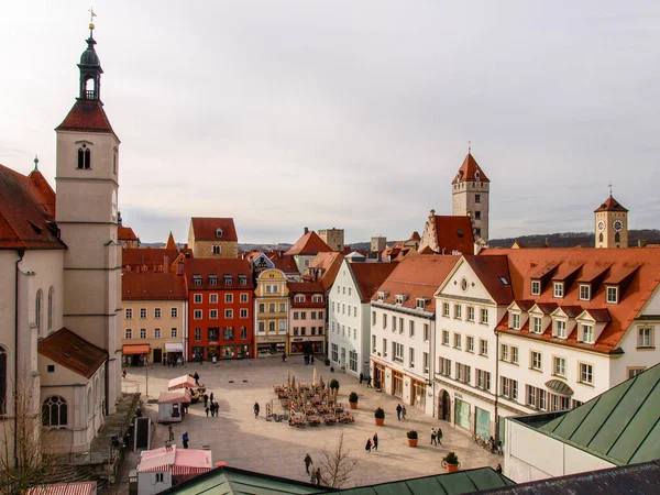 Regensburg ドイツ 2017年3月3日 歴史的な街のファサードと宮殿と路地 — ストック写真