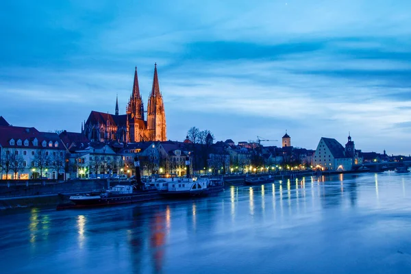 Regensburg Germany March 2017 Historic Houses Palaces Churches Bank Danube — Stock Photo, Image