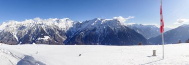 Blenio, İsviçre: Lepontine Alplerindeki kayak alanının dağ manzarası