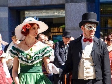 Lugano, İsviçre - 29 Nisan 2017: Venedik maskeleri Lugano 'da danslarla sergilendi.