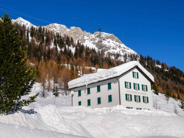 Valle Bedretto 山谷冬季雪景 — 图库照片