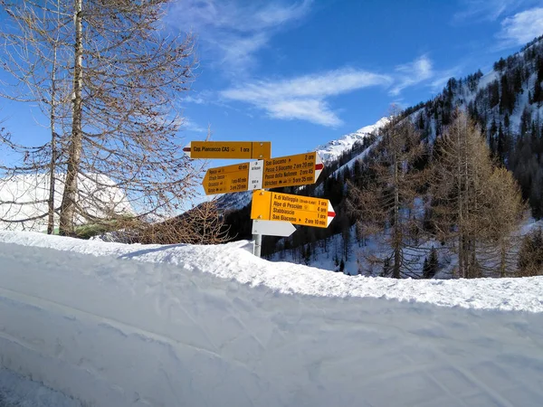 Valle Bedretto Zwitserland Besneeuwd Winterpanorama Van Vallei — Stockfoto