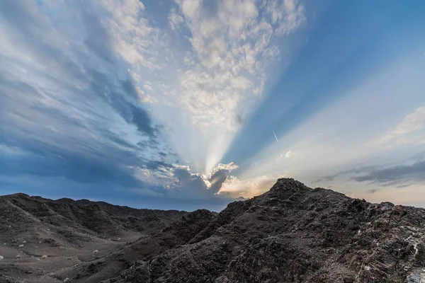 Cielo Del Atardecer Sobre Las Montañas Fondo Nublado Naturaleza Con — Foto de Stock