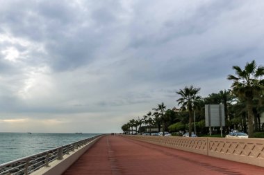 Arap Denizi üzerindeki dramatik Bulutlu Gökyüzü ve Fırtına