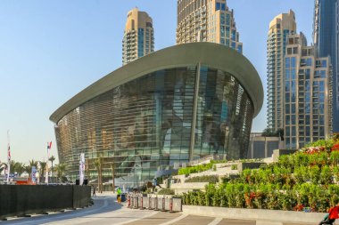 Burj Park, Downtown Dubai ve Dubai Opera 'nın ikonik dhow biçimli binası modern tasarımın bir başyapıtıdır, Burj Park, Downtown Dubai