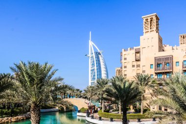 Burç Al Arab 'ın rıhtım manzarası, Souk Madinat Jumeirah' ın manzarası, İkamet ve İş Gökdelenleri, Dubai, BAE