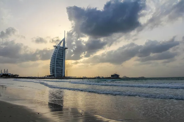 Vue Imprenable Sur Burj Arab Sous Ciel Nuageux Hôtel Sept — Photo