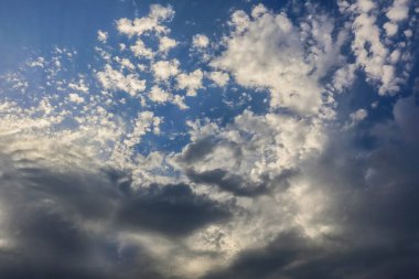 Dramatik Bulutlu Gökyüzü ve Gök Gürültüsü, Arap Denizi üzerindeki Bulut