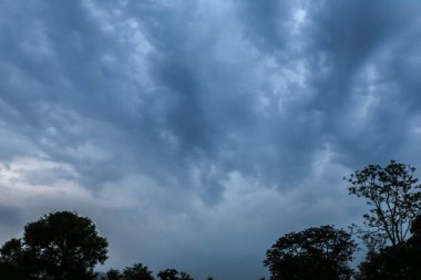 Dramatik Bulutlu Gökyüzü ve Gök Gürültüsü, Arap Denizi üzerindeki Bulut