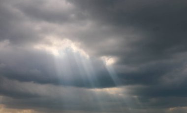 Dramatik Bulutlu Gökyüzü ve Gök Gürültüsü, Arap Denizi üzerindeki Bulut