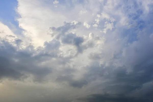 劇的な曇りの空と雷雨 アラビア海の上のCloudscape — ストック写真