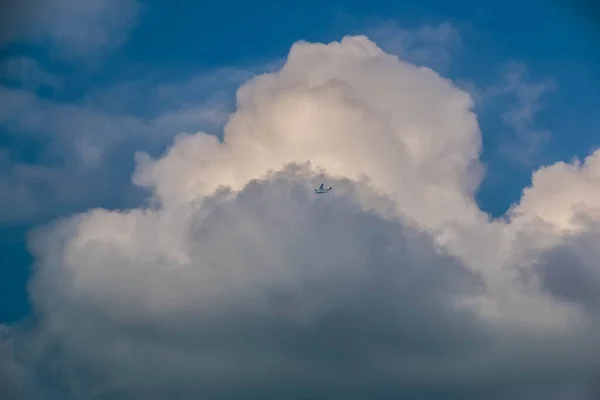 Cielo Nublado Dramático Tormenta Eléctrica Paisaje Nublado Sobre Mar Arábigo —  Fotos de Stock