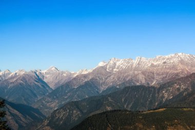 Kaghan Vadisi, Mansehra Bölgesi, Khyber-Pakhtunkhwa 'daki Shogran dağlarının jeolojik manzarası, Pakistan' ın kuzey bölgeleri.