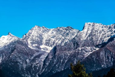 Kaghan Vadisi, Mansehra Bölgesi, Khyber-Pakhtunkhwa 'daki Shogran dağlarının jeolojik manzarası, Pakistan' ın kuzey bölgeleri.