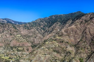 Kaghan Vadisi, Mansehra Bölgesi, Khyber-Pakhtunkhwa 'daki Shogran dağlarının jeolojik manzarası, Pakistan' ın kuzey bölgeleri.