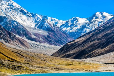 Naran Vadisi, Mansehra Bölgesi, Khyber-Pakhtunkhwa, Pakistan 'ın kuzey bölgelerindeki kar dağlarının jeolojik yapısı
