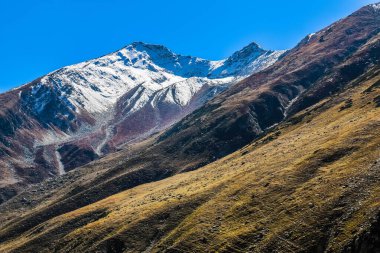 Naran Vadisi, Mansehra Bölgesi, Khyber-Pakhtunkhwa, Pakistan 'ın kuzey bölgelerindeki kar dağlarının jeolojik yapısı