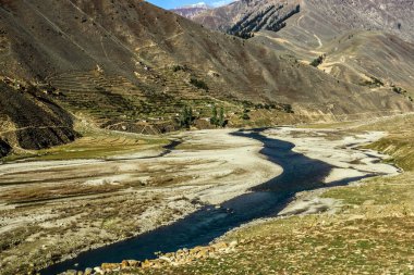 Naran Vadisi, Mansehra Bölgesi, Khyber-Pakhtunkhwa, Pakistan 'ın kuzey bölgelerindeki kar dağlarının jeolojik yapısı