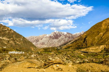 Naran Vadisi, Mansehra Bölgesi, Khyber-Pakhtunkhwa, Pakistan 'ın kuzey bölgelerindeki kar dağlarının jeolojik yapısı