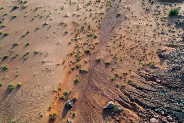 Беспилотный Вид Засушливой Пустыни Дубае Геологическим Ландшафтом Высокой Дюны Объединенных — стоковое фото
