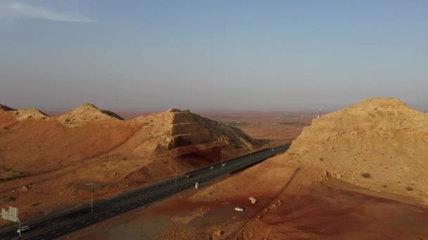 Veduta Drone Rocce Sedimentarie Nel Deserto Asciutto Con Increspature Sabbia — Video Stock