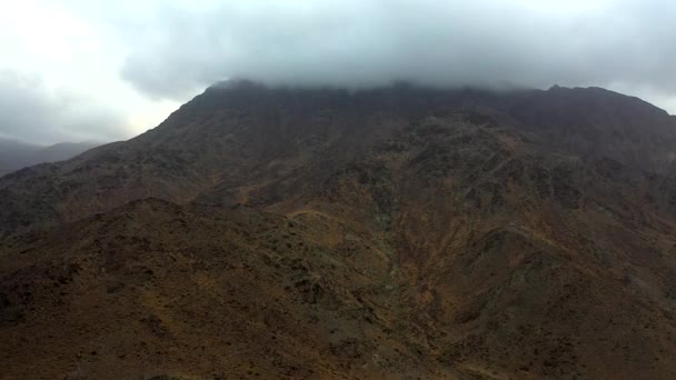 Geologisch Landschap Van Kalba Mountains Gekenmerkt Door Droge Rotsachtige Bergen — Stockvideo