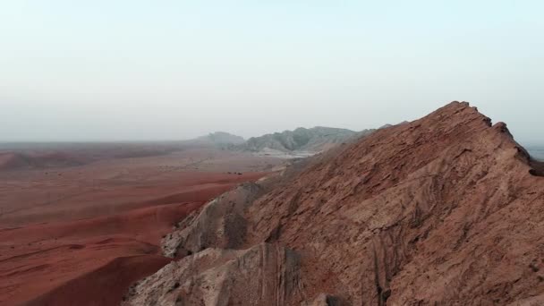 Drone Filmer Flygfoto Fossil Stenar Meliha Öknen Med Sand Krusningar — Stockvideo