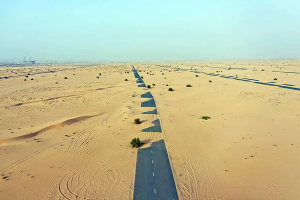 Estrada Entre Deserto Dubai Dubais Meia Estrada Deserto Paisagem Geológica — Fotografia de Stock