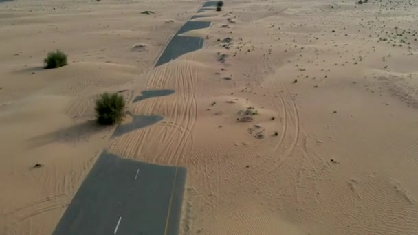 Drone Footage Une Route Entre Désert Demi Route Désert Dubaï — Video