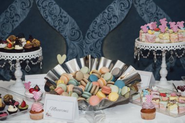 Bir düğün şeker Bar üzerinde macaroons