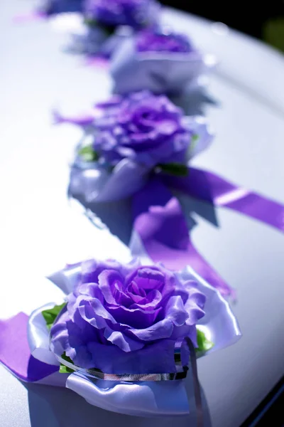 Violet Virágok Dekoráció Esküvői Autó Közelről — Stock Fotó