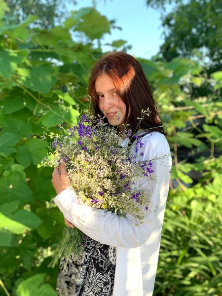 Portrait Beautiful Natural Girl Red Hair Make Hold Bouquet Wild — Stock Photo, Image